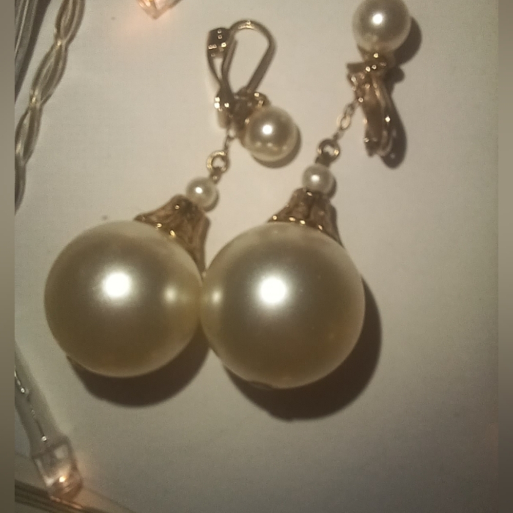 Gold and Cream Pearl Drop Earrings with Leverback Closure